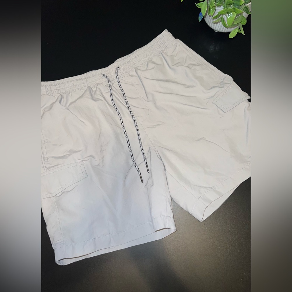 Original Use Men’s Woven Gray Cargo Shorts Size Medium Like New